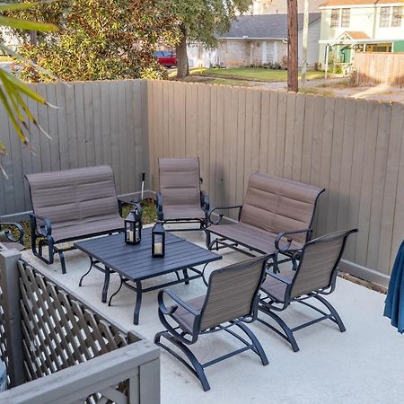 Historic 1871 Coastal Breeze With Heated Pool - Restoring Galveston Villa Exterior photo